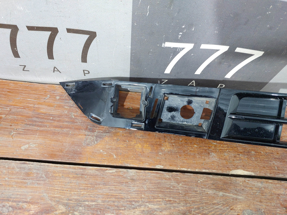 Решетка переднего бампера Cadillac Escalade 5 20-нв Б/У Оригинал 966101313