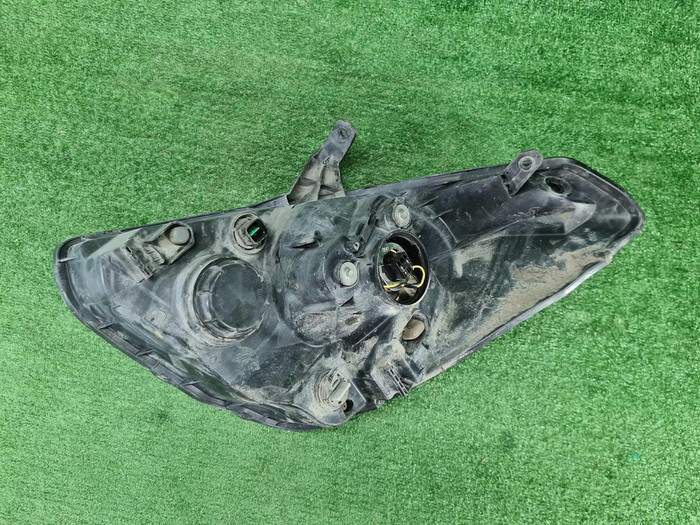 Фара правая Hyundai Grand Starex H1 07-18 галоген