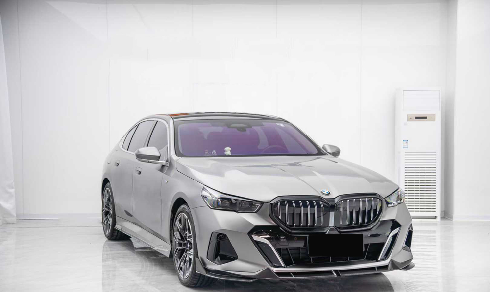 Карбоновый обвес для BMW 5 серии G68 2024+ БМВ губа и юбки спойлер и диффузор