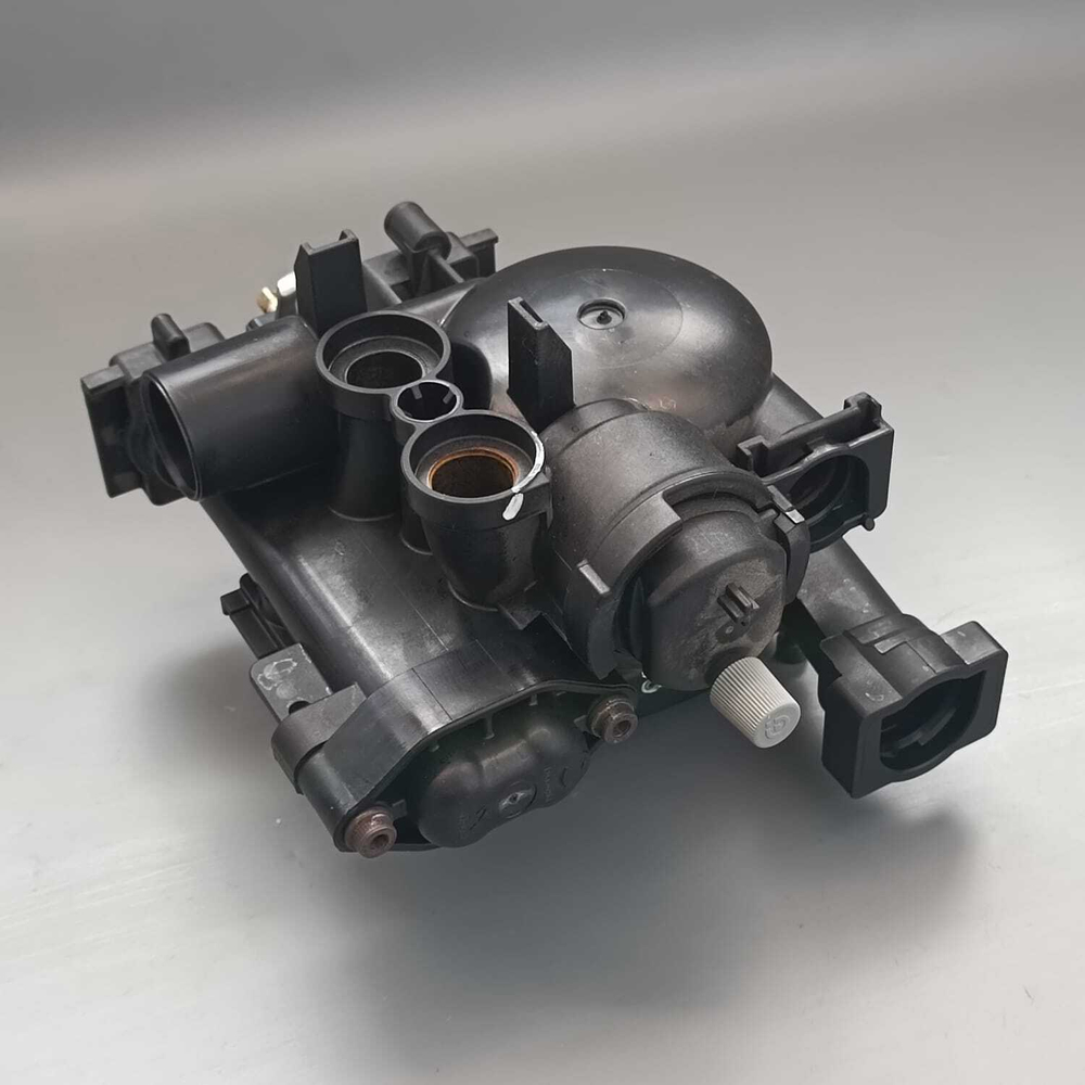 Б/У крышка (улитка) насоса для котлов VIESSMANN WH1D, WB1B, WB1C арт. 95916092, (правая часть 7833960)