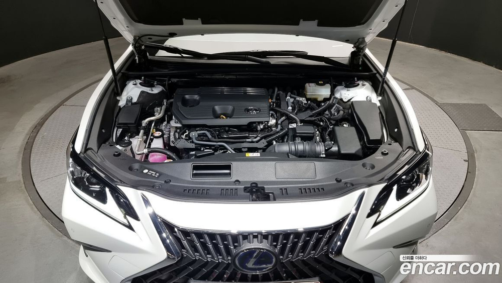 Lexus ES300h 7 Generation Luxury Plus (02.2022)
