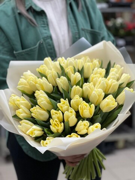 Нежный букет из кремовых тюльпанов от Флора Маркет