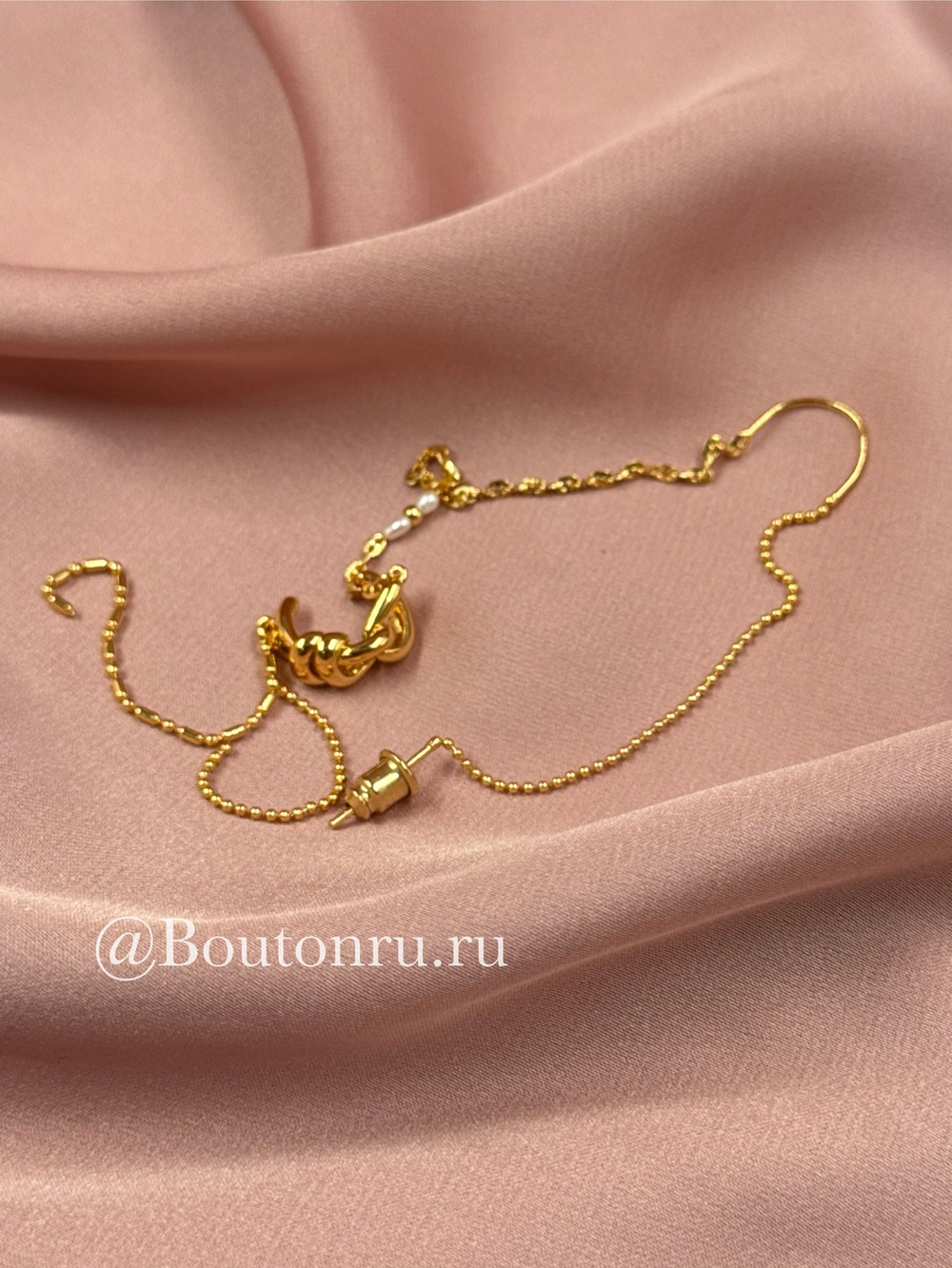 Серьга-кафф золотистая с монилью