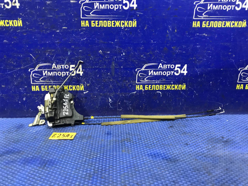 Замок двери передней левой MITSUBISHI COLT 2003