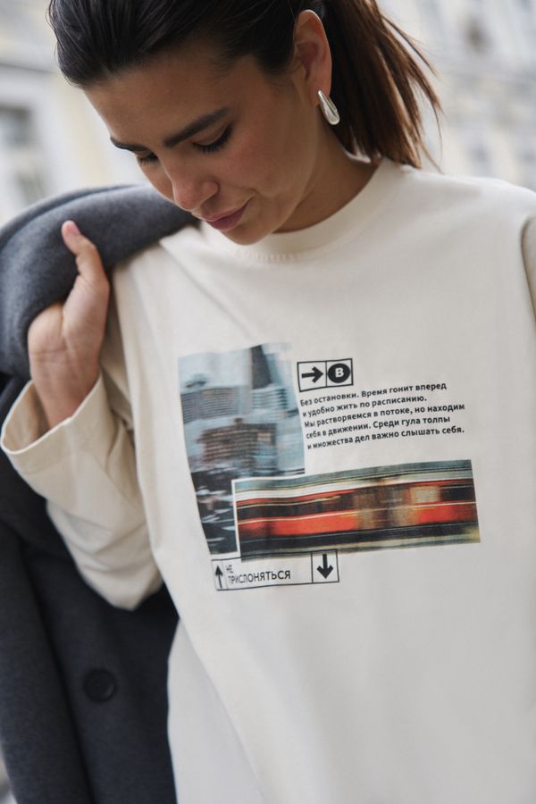 Лонгслив оверсайз с велюровым эффектом 