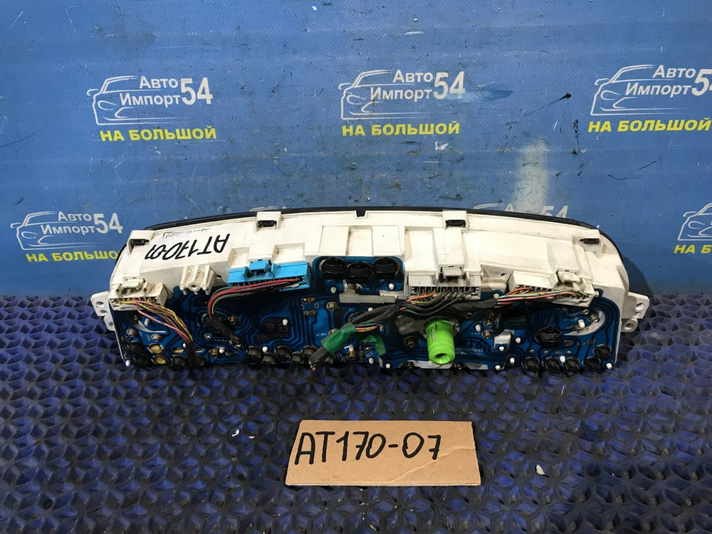 Щиток приборов TOYOTA CORONA 1991