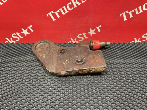 Кронштейн амортизатора нижний левый