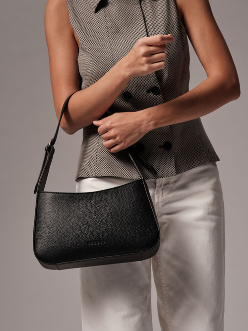 Сумка кожаная на плечо багет черная