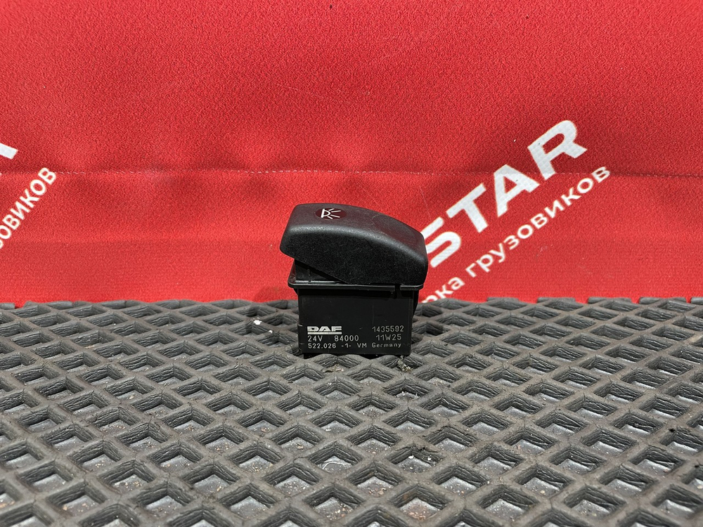 Кнопка освещения за кабиной