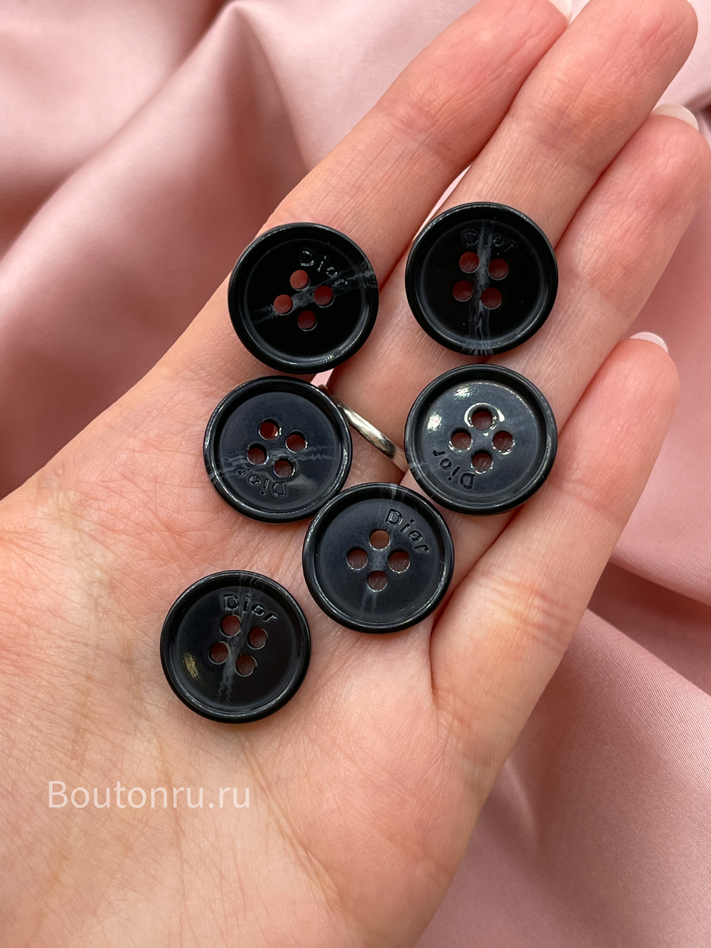 Пуговицы ДИ. на прокол черные с белыми прожилками