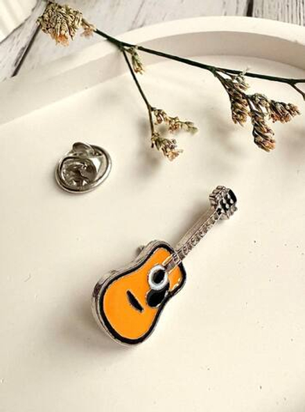 Брошь-значок "Акустическая гитара"