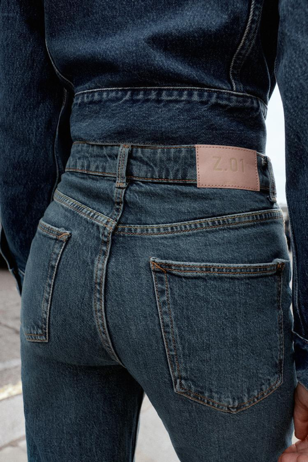 ZARA ДЖИНСЫ MOM FIT COMFORT Z.01 С ВЫСОКОЙ ПОСАДКОЙ, ЗЕЛЕНОВАТО-СИНИЙ