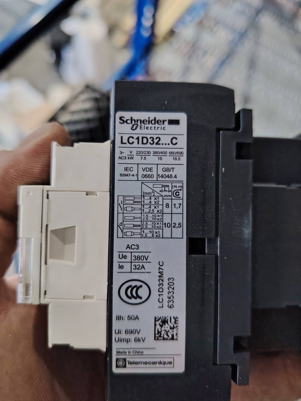 803504735 Контактор LC1-D32M7C Schneider