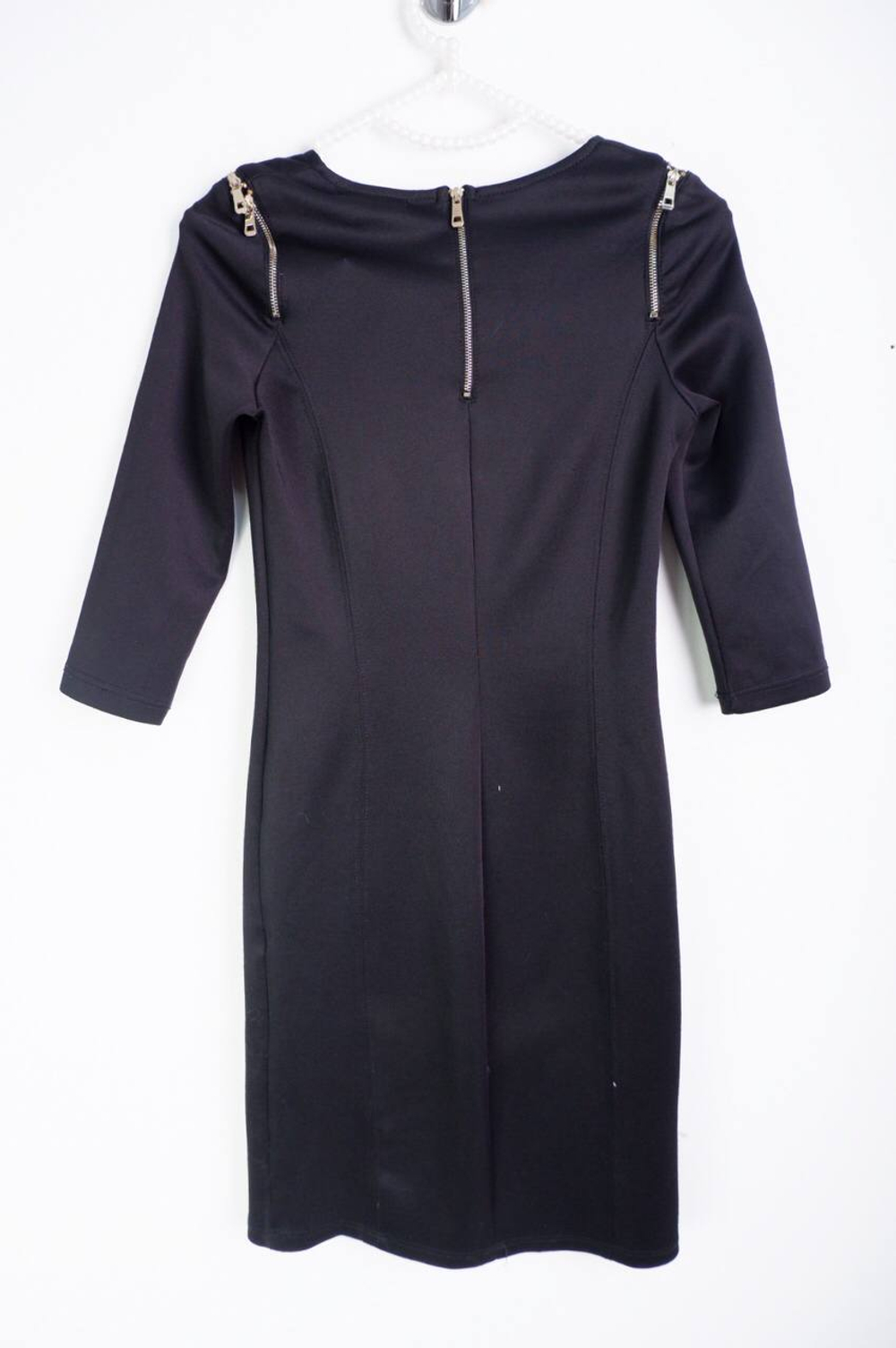 Платье Bershka сдержанное, маркировка S, визуально 44 размер