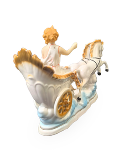 Фарфоровая статуэтка "Карета в облаках" Crown Regent