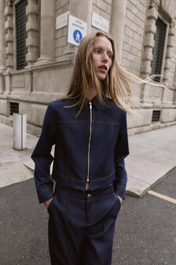 ZARA КУРТКА С КОНТРАСТНОЙ ОТСТРОЧКОЙ, ИНДИГО