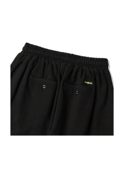 Шорты с высокий посадкой и неоновыми шнурками