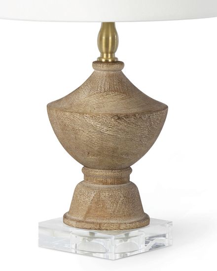 Деревянная настольная лампа “Беатрикс”