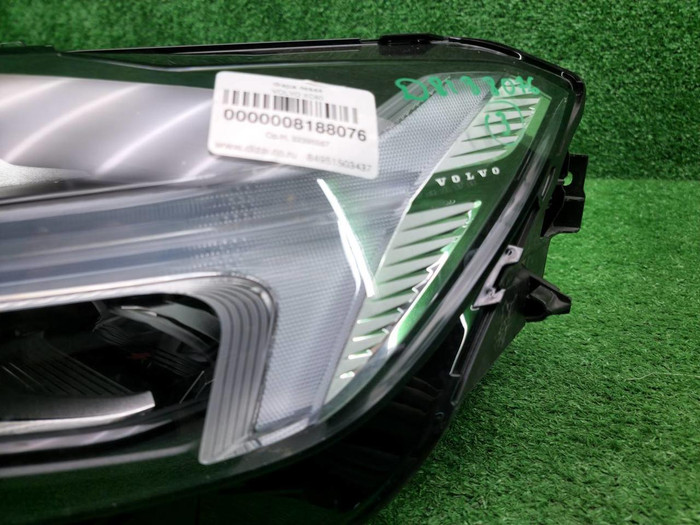 Фара левая Volvo XC60 2 (2021-н.в.) LED