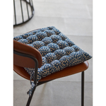 Подушка на стул темно-синего цвета с принтом Спелая Смородина из коллекции scandinavian touch, 40х40 см