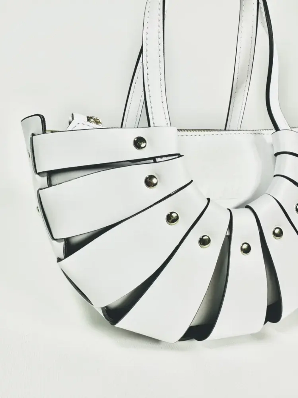 Женская белая сумка из натуральной кожи