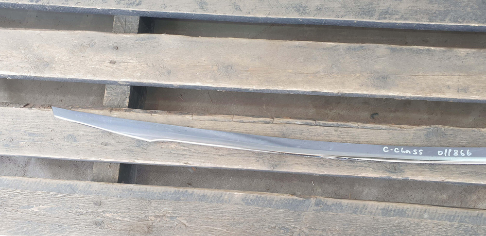 Молдинг крышки багажника Mercedes C (W205) 14-23 Б/У Оригинал A2057430082