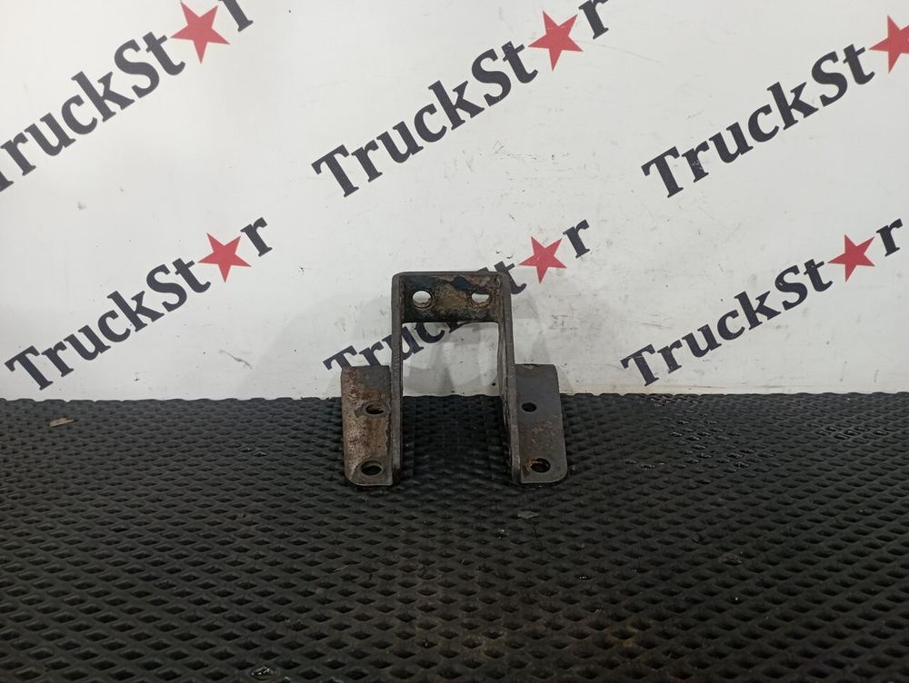 Кронштейн крыла заднего 2020 г.