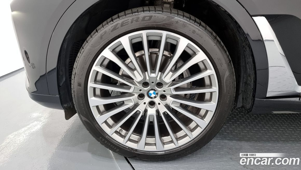 BMW X7 (G07) xDrive 40i Design Pure Excellence 7-и местный (07.2021)
