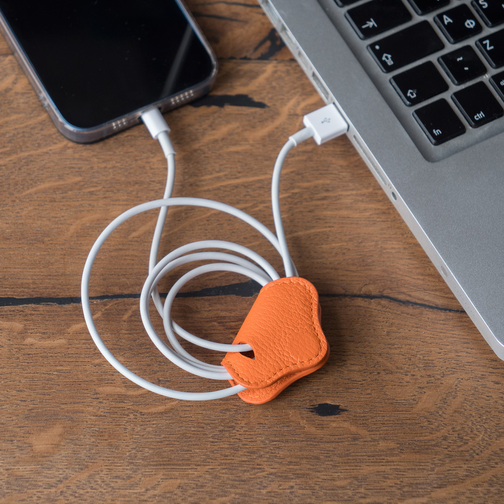 Чехол-держатель для проводов Chapeau Easy из натуральной кожи теленка, оранжевого цвета
