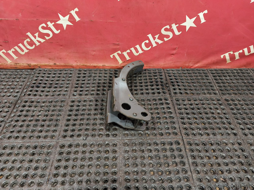 Кронштейн крепления топливного бака