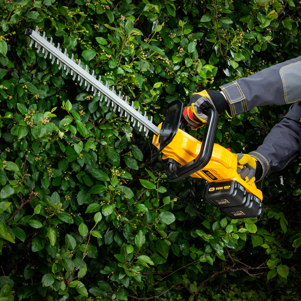 Кусторез аккумуляторный RBC510-36, Li-ion, 36 В, 4 Ач, нож 510 мм, поворотная ручка// Denzel