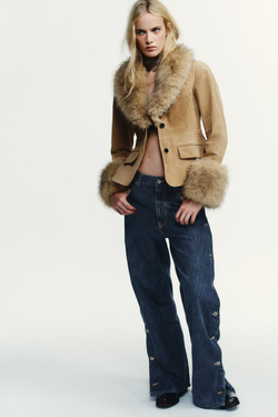 ZARA КОЖАНАЯ КУРТКА С КОНТРАСТНЫМ ВОРОТНИКОМ, ПЕСОЧНЫЙ