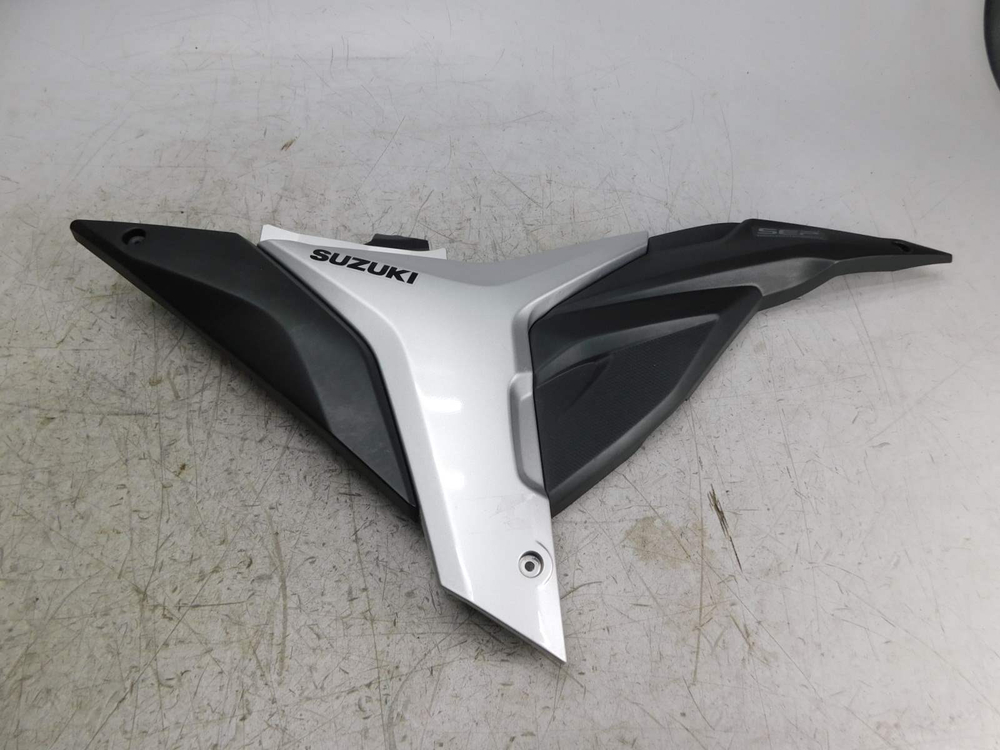пластик боковой правый Suzuki Gixxer 150 47111-34J