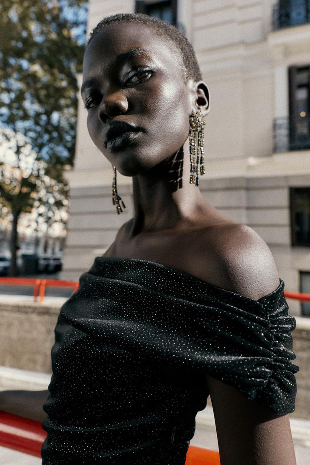 ZARA БАРХАТНОЕ МИНИ-ПЛАТЬЕ С БЛЁСТКАМИ, ЧЕРНЫЙ/ЗОЛОТОЙ