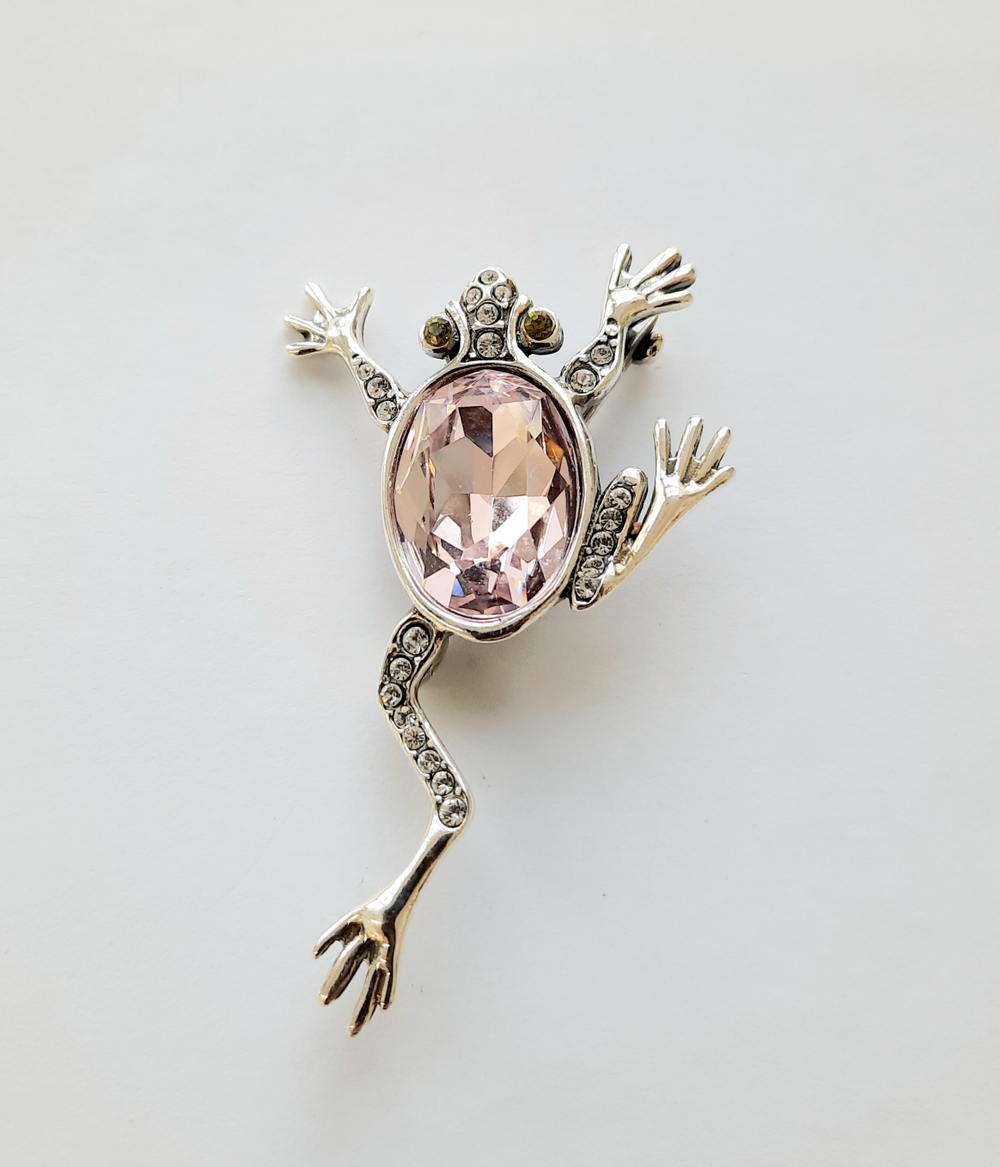 "Тритурия" брошь в серебряном покрытии из коллекции "Царевна-Лягушка" от Jenavi с замком булавка