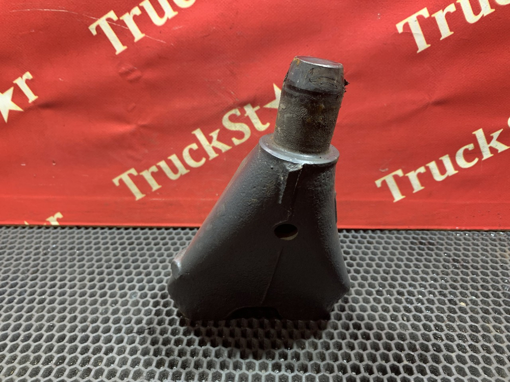 Кронштейн цилиндра подъёма кабины