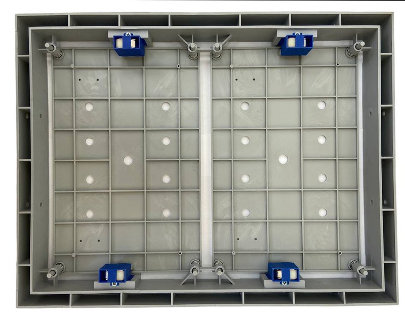 Люк ревизионный под покрытие съемный 350х450 мм, дверка 300х400 мм