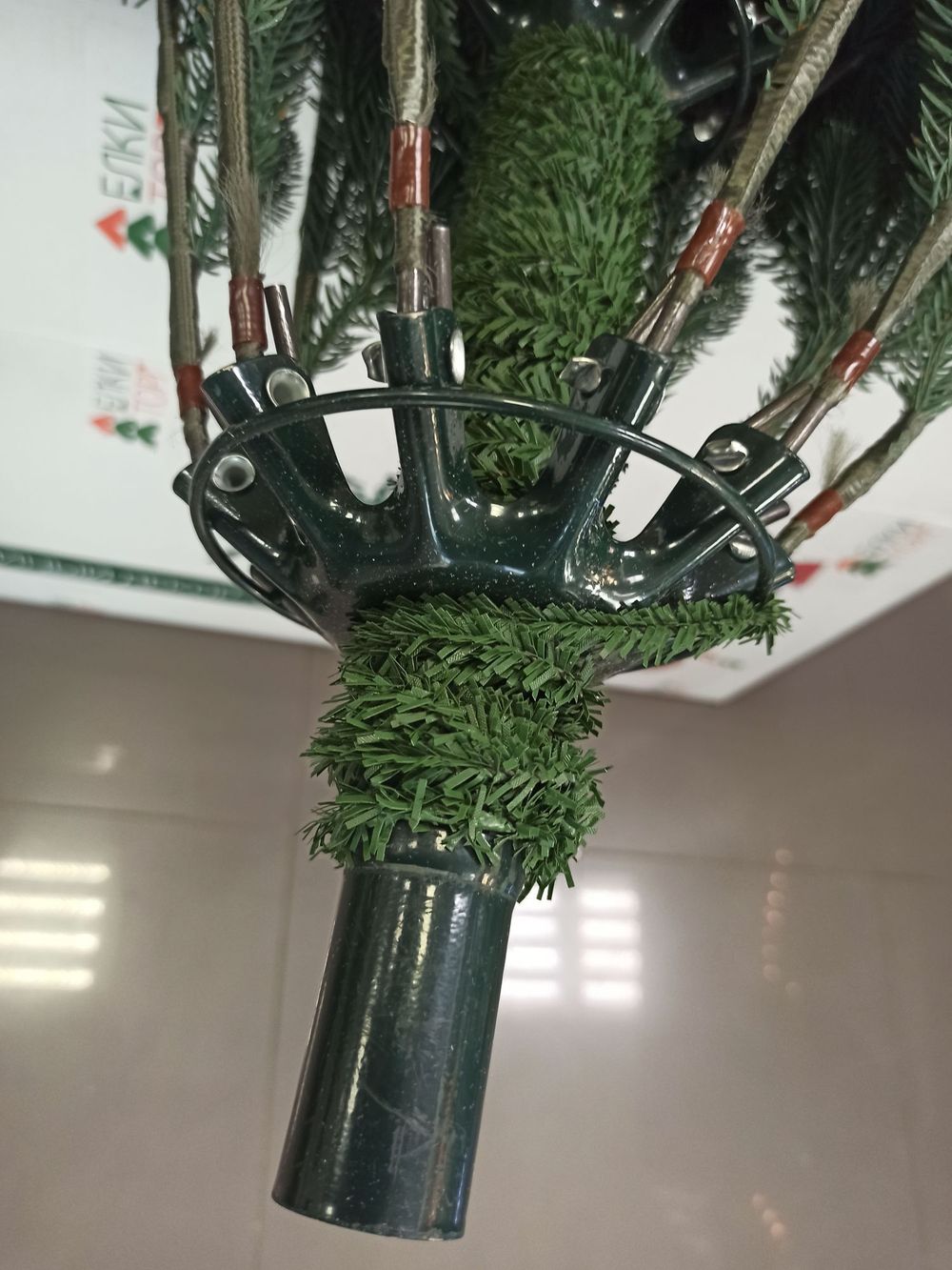 Заснеженная ель с шишками «Амелия» (Литая хвоя) от 1,2 м до 2,4 м