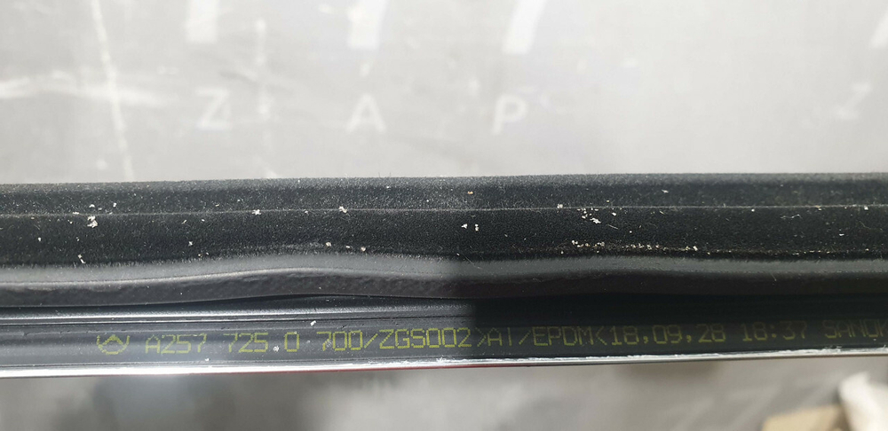 Молдинг двери передней левой Mercedes CLS C257 17-нв Б/У Оригинал A2577250700