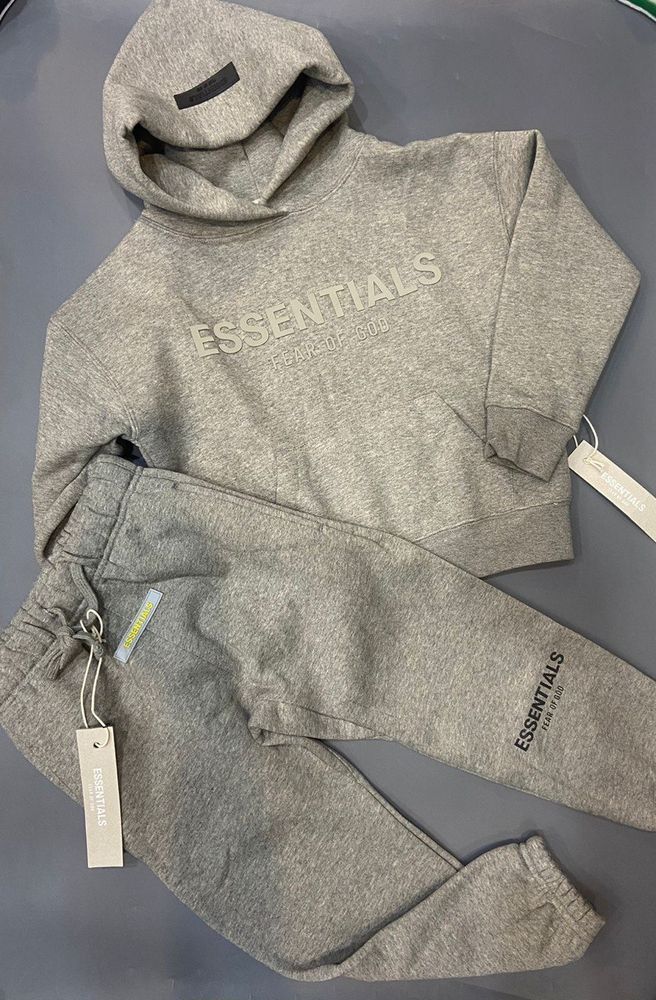 Футболка Essentials