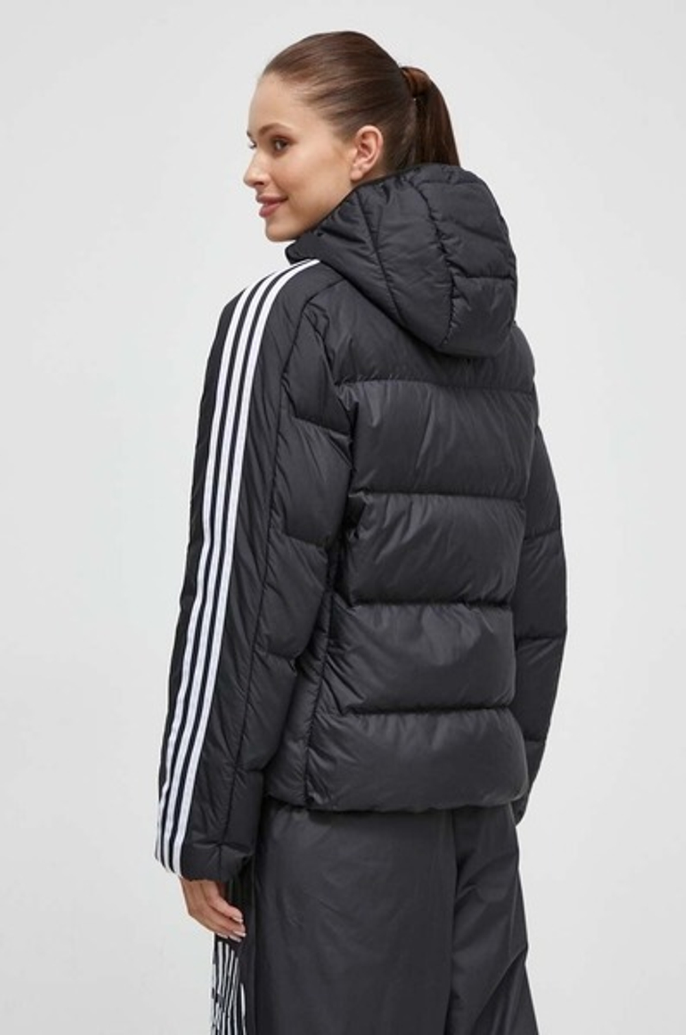 Пуховик женский ADIDAS W ESS M D HO J