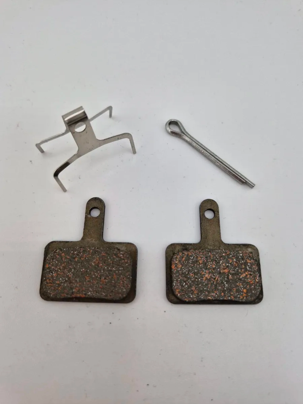 - Тормозные колодки дисковые для велосипеда и самоката