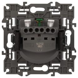 Розетка ЭРА Elegance 14-2102-01 с заземлением 2P+E Schuko со шторками 16A-250В IP20 белый