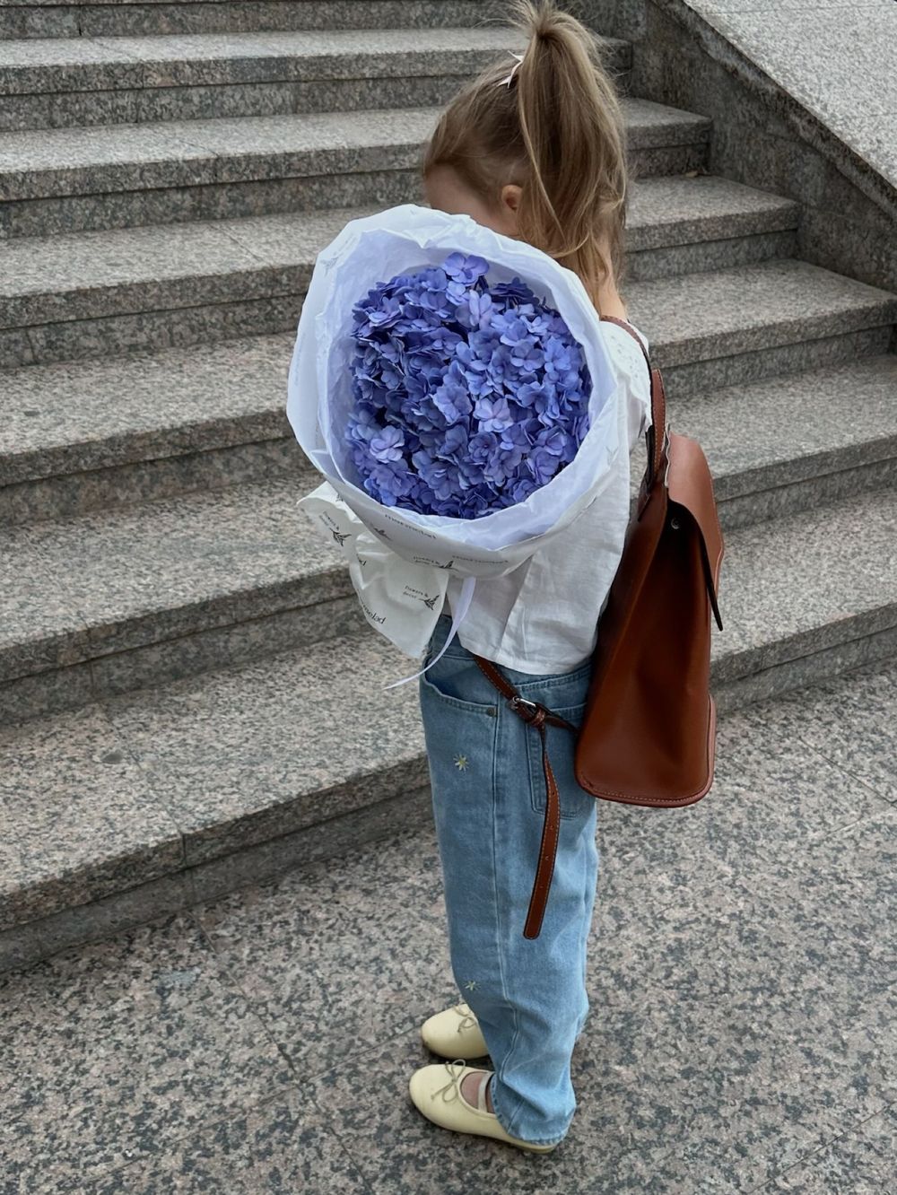 Букет моно из гортензии в фиолетовом оттенке