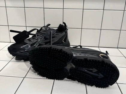 Off-White Be Right Back Black