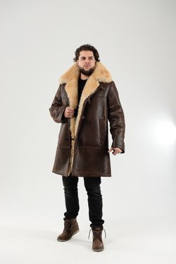 Коричневый тулуп со светлым мехом