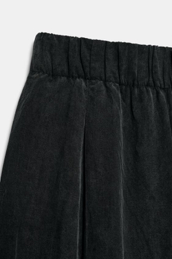 ZARA СТРУЯЩИЕСЯ УКОРОЧЕННЫЕ БРЮКИ, ЧЕРНЫЙ