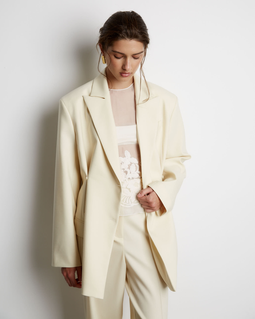 Жакет с дополнительными петлями из шерсти молочный