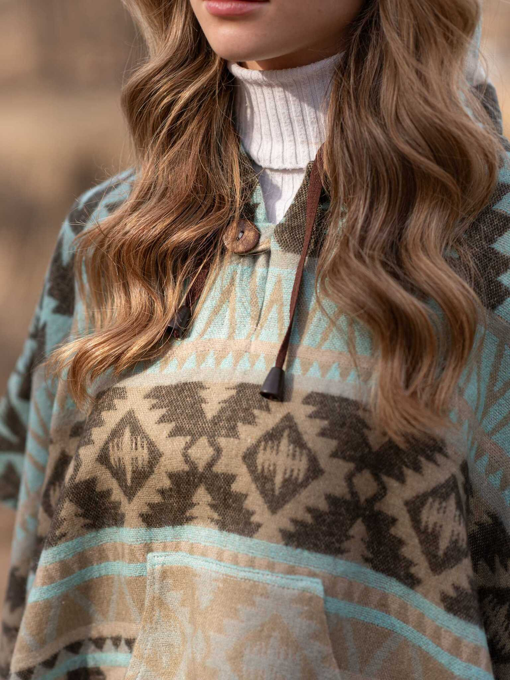 Пончо шерстяное с орнаментом