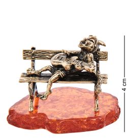 Народные промыслы AM-3145 Фигурка «Кот с гитарой на скамейке» (латунь, янтарь)